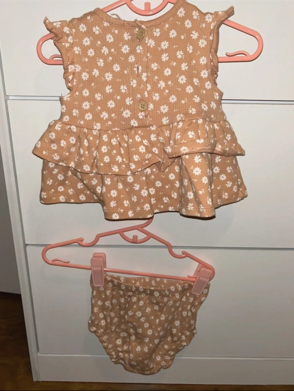 Tan Daisy Ruffle Top & Bloomers Kids Set